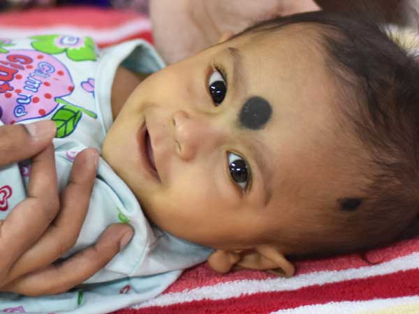 Single mother may not be able to save her daughter without heart surgery