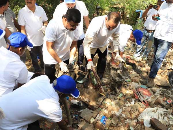 Dharmendra Pradhan cleans ONGC premises