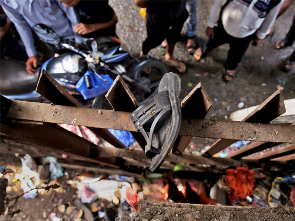 A slipper of an injured commuter