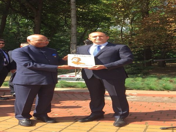 President Kovind gifts 'Hind Swaraj' to Bugarian President