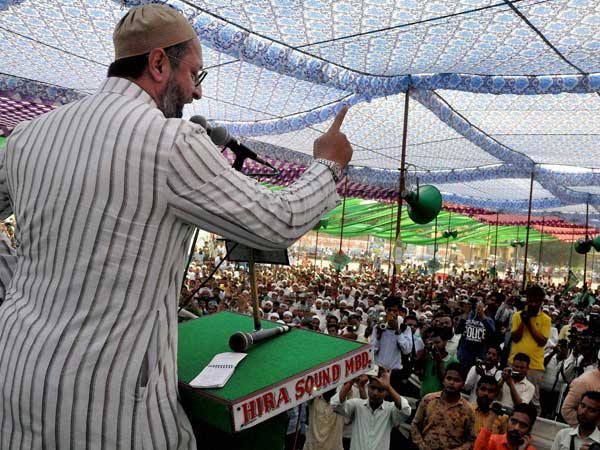 AIMIM chief Owaisi says Congress offered him ₹25 lakh bribe to cancel rally in Telangana AIMIM chief Owaisi says Congress offered him ₹25 lakh bribe to cancel rally in Telangana