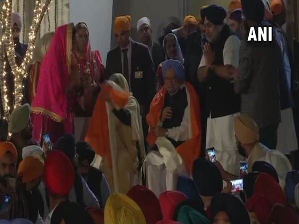 Manmohan Singh at Sukhbir Singh Badal's residence in Delhi