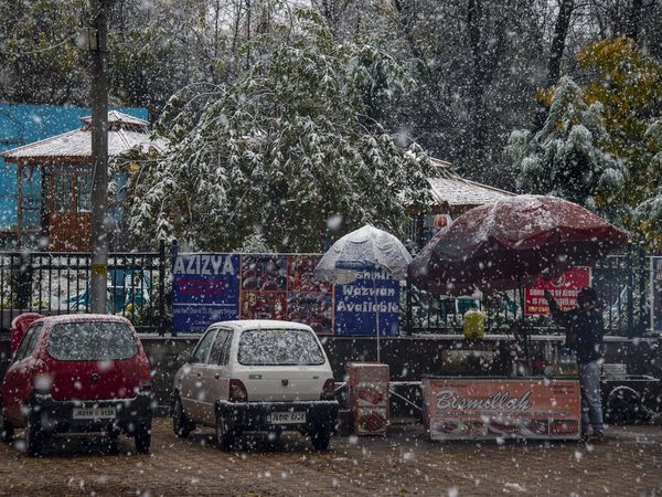 Traffic limps back to normalcy Traffic limps back to normalcy