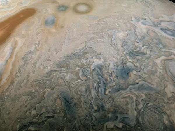 Stunning images of Jupiter captured by NASAs Juno as it reaches halfway point Stunning images of Jupiter captured by NASAs Juno as it reaches halfway point