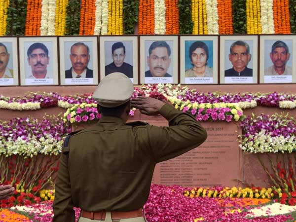 Nation pays homage to Parliament attack martyrs: Nation pays homage to Parliament attack martyrs: