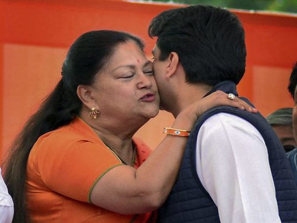 Vasundhara Raje greets Jyotiraditya Scindia