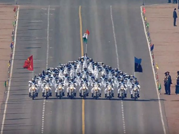 Republic Day LIVE: Armymen on motorcycles stun with daredevil stunts
