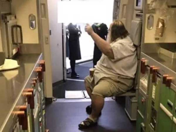 Not again! Man who made flight attendants wipe his butt books more tickets with same carrier Not again! Man who made flight attendants wipe his butt books more tickets with same carrier