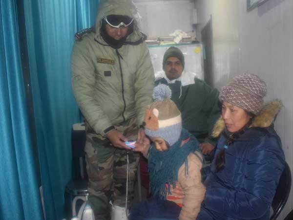 Tourists suffer High-altitude sickness