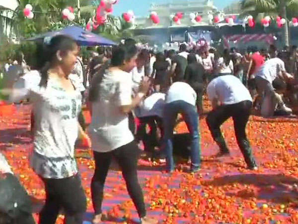Holi 2019: Spain’s famous La Tomatina festival seen in Ahmedabad Holi 2019: Spain’s famous La Tomatina festival seen in Ahmedabad
