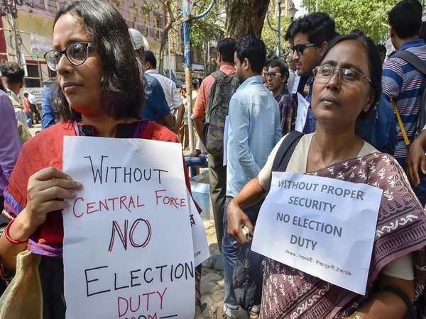 School teachers raise slogans