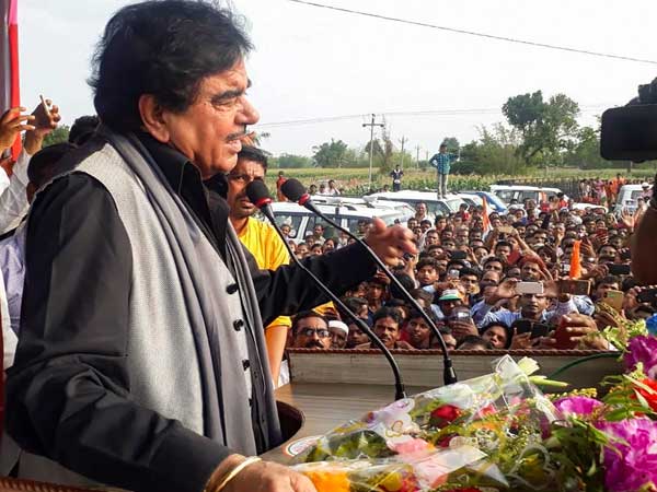 Akhilesh Yadav, Mayawati ‘PM material’, says Shatrughan Sinha Akhilesh Yadav, Mayawati ‘PM material’, says Shatrughan Sinha