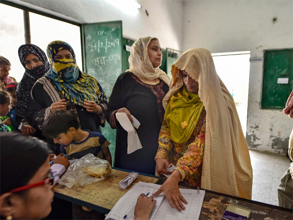 Why the MBCs in Purvanchal are likely to chose a candidate over party Why the MBCs in Purvanchal are likely to chose a candidate over party