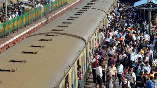 Crime on Railways: blame Chief Minister not Railways Minister Crime on Railways: blame Chief Minister not Railways Minister