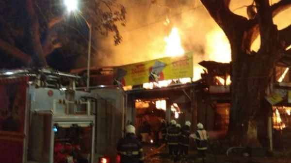 Mumbai: Fire breaks out in Mazgaon timber yard, 8 fire engines on spot Mumbai: Fire breaks out in Mazgaon timber yard, 8 fire engines on spot