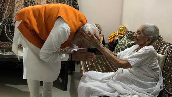 PM Modi seeks his mother’s blessings as he turns 69 today PM Modi seeks his mother’s blessings as he turns 69 today