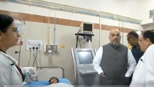 Amit Shah interacting with doctors at AIIMS