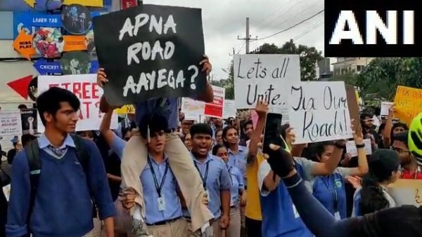 Protesters near Marathahalli Bridge