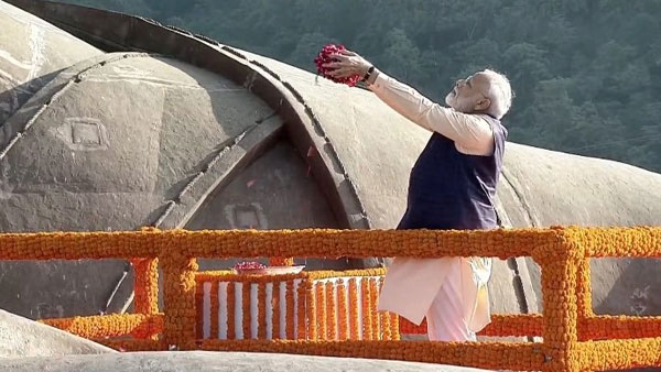 Modi pays tribute to Sardar Vallabhai Patel