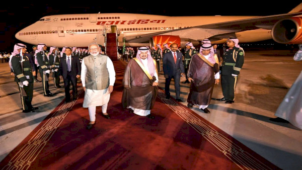 Modi arrives in Riyadh