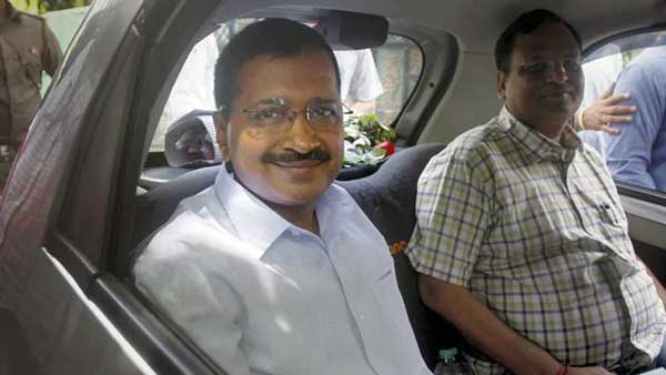 Kejriwal's carpool with AAP leaders