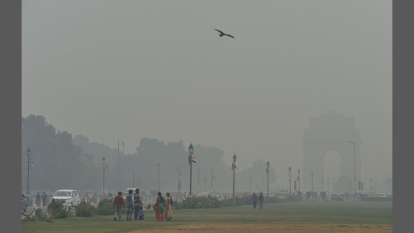 India Gate shrouded in smog