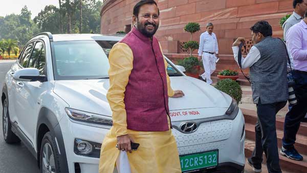 Prakash Javadekar arrives in electric car