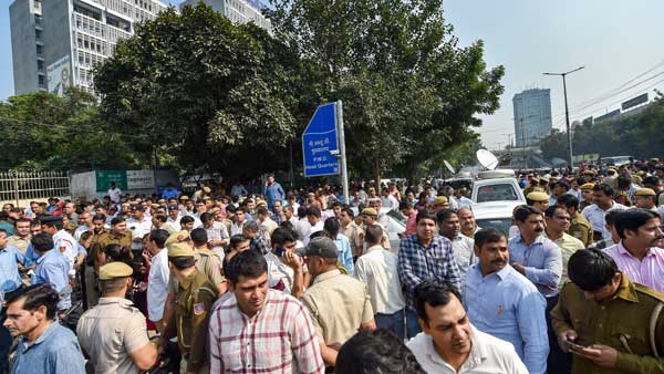 Ex-gratia of Rs 8 lakh to cops injured in clash with lawyers approved Ex-gratia of Rs 8 lakh to cops injured in clash with lawyers approved