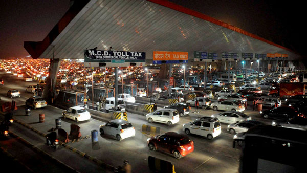 FASTag: Vehicles without tag to pay double toll fee from today; 25% lanes to accept cash till Jan 15 FASTag: Vehicles without tag to pay double toll fee from today; 25% lanes to accept cash till Jan 15