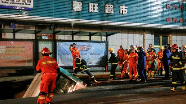 Huge sinkhole swallows bus, kills six, 10 missing in China