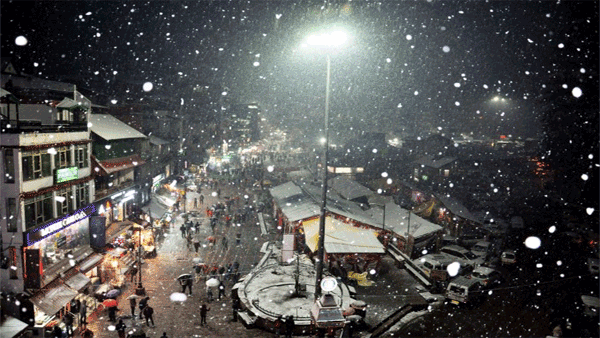 Srinagar receives first snowfall