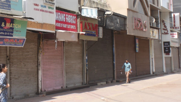 Janata curfew: People stay indoors, shops closed and roads deserted Janata curfew: People stay indoors, shops closed and roads deserted