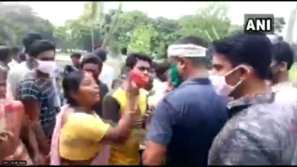 COVID-19: Locals clash with cops on distribution of ration in Bengal COVID-19: Locals clash with cops on distribution of ration in Bengal