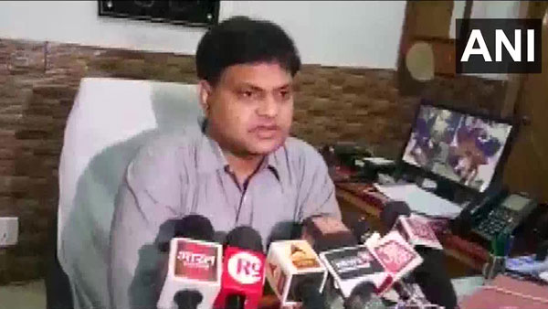 Cop crushes vegetables with jeep in UP market; Suspended Cop crushes vegetables with jeep in UP market; Suspended