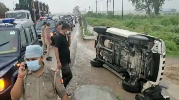 Car carrying Vikas Dubey to custody overturned: Kanpur Police