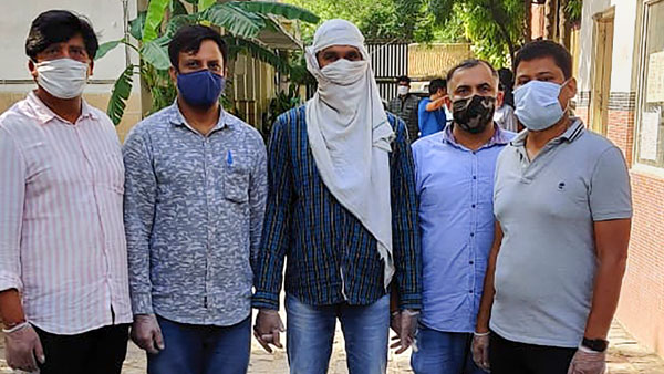 ISIS operative with IEDs arrested after encounter with Delhi Police ISIS operative with IEDs arrested after encounter with Delhi Police