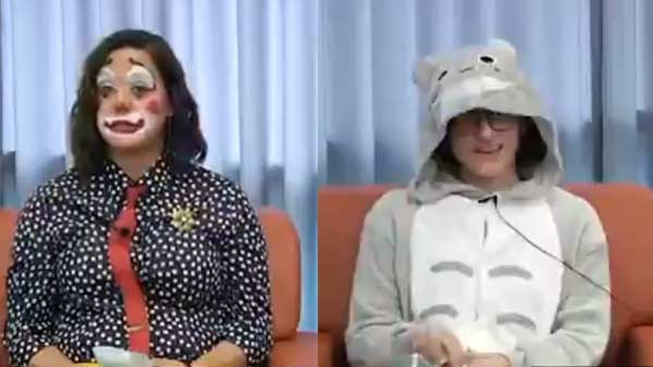 US health official dresses up as clown while announcing COVID-19 deaths US health official dresses up as clown while announcing COVID-19 deaths