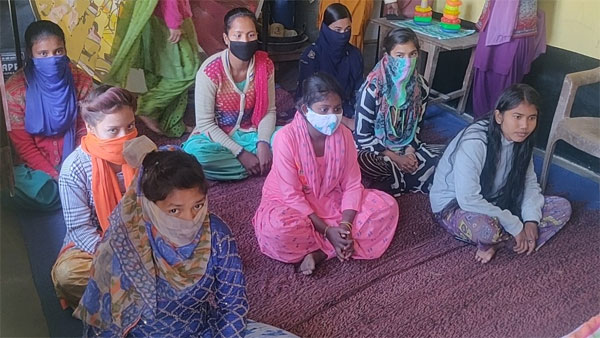 4 Boxa tribe girls enrolled in school, but where are their books? 4 Boxa tribe girls enrolled in school, but where are their books?