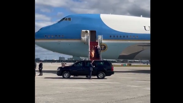Donald Trump lands in Florida in final hour Donald Trump lands in Florida in final hour