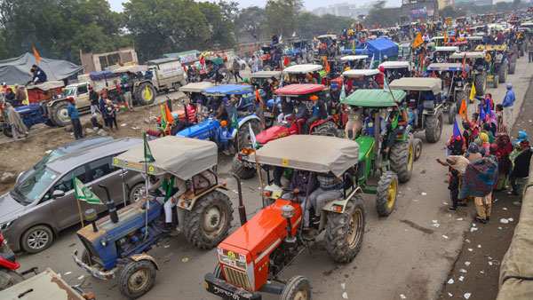 Ahead of big tractor parade farmers break barricade at Singhu border Ahead of big tractor parade farmers break barricade at Singhu border