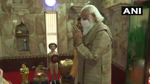 PM Modi offers prayer at Matua temple in Bangladesh