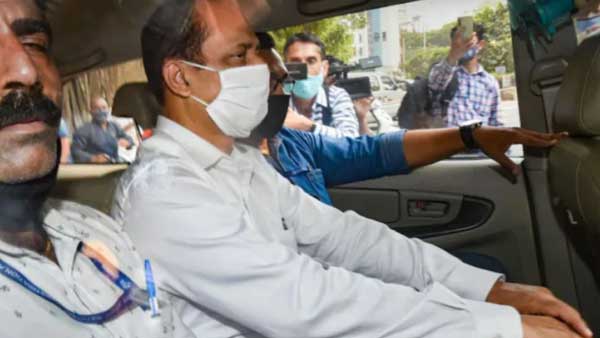 Sachin Waze’s two associates held in Hiren death case Sachin Waze’s two associates held in Hiren death case