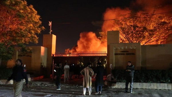 Blast rocks Pak hotel where Chinese ambassador was staying: 4 killed Blast rocks Pak hotel where Chinese ambassador was staying: 4 killed