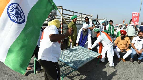 Haryana: Protesting farmers block KMP expressway Haryana: Protesting farmers block KMP expressway