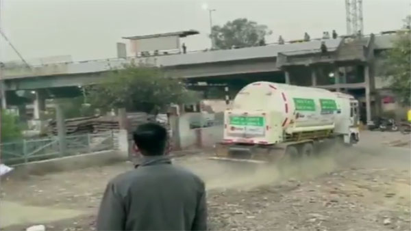 First oxygen express with 70 tonnes of oxygen reaches Delhi First oxygen express with 70 tonnes of oxygen reaches Delhi