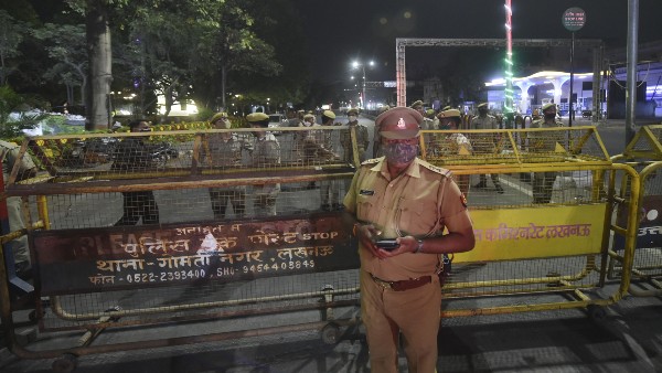 After Lucknow, night curfew imposed in 7 more UP districts After Lucknow, night curfew imposed in 7 more UP districts