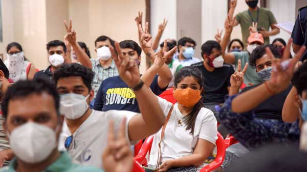 Maharashtra to slow down vaccinations for 18-44 age group Maharashtra to slow down vaccinations for 18-44 age group