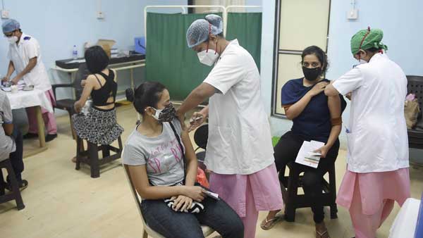 Maharashtra plans to first vaccinate 35-44 year olds Maharashtra plans to first vaccinate 35-44 year olds