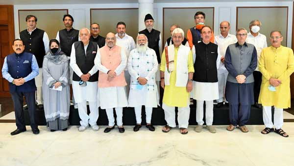 PM Modi meets Jammu and Kashmir leaders PM Modi meets Jammu and Kashmir leaders