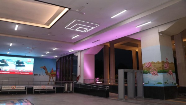  Luxury hotel with 318 rooms to be operated by a private entity